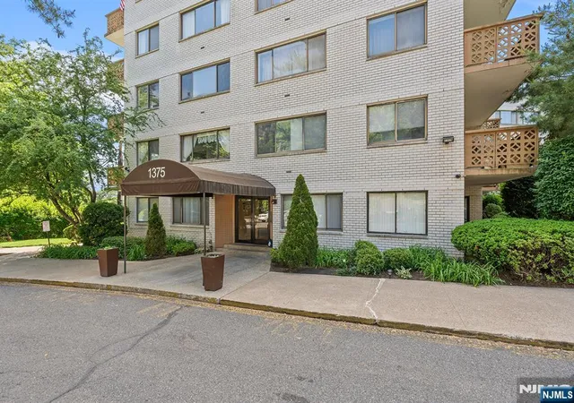 2nd image of 1375 River Rd #1E, Edgewater, NJ 07020 | MLS# 26020202