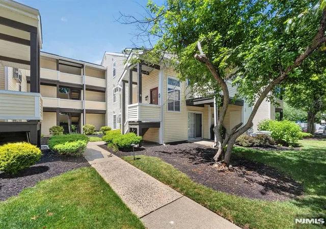 Homes for sale in Union, NJ | 121 Country Club Dr #10, Union, NJ 07083 | MLS# 26020245