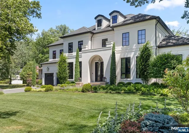 3rd image of 409 Whitewood Rd, Englewood, NJ 07631 | MLS# 26020249