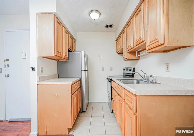Listing Photo 4 - Condo for sale in building located at 412 68Th St, West New York, NJ 07093 - Unit #17