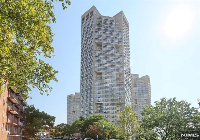 Homes for sale in Guttenberg, NJ | 7004 Boulevard E #5L, Guttenberg, NJ 07093 | MLS# 26020255