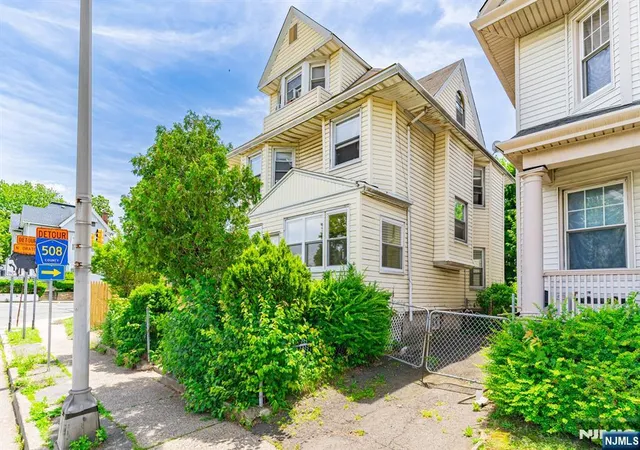 Photo 3 of Sale Pending at 3 Winthrop Ter, East Orange, NJ 07018 | MLS# 26020262 | Listing updated on 2026-06-26