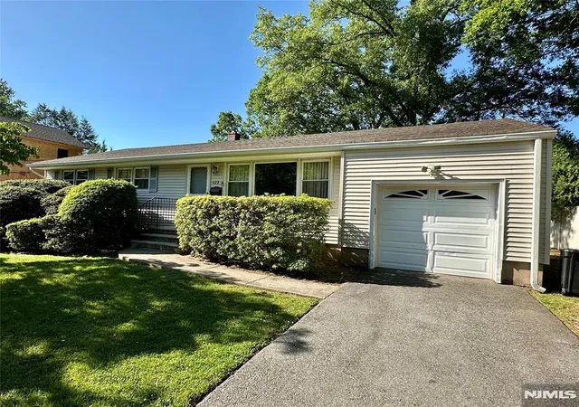 Homes for sale in Twp Of Washington, NJ | 622 Valley Ct, Twp Of Washington, NJ 07676 | MLS# 26020263