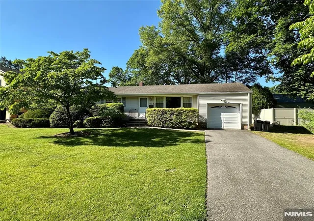 Homes for sale in Twp Of Washington, NJ | 622 Valley Ct, Twp Of Washington, NJ 07676 | MLS# 26020263