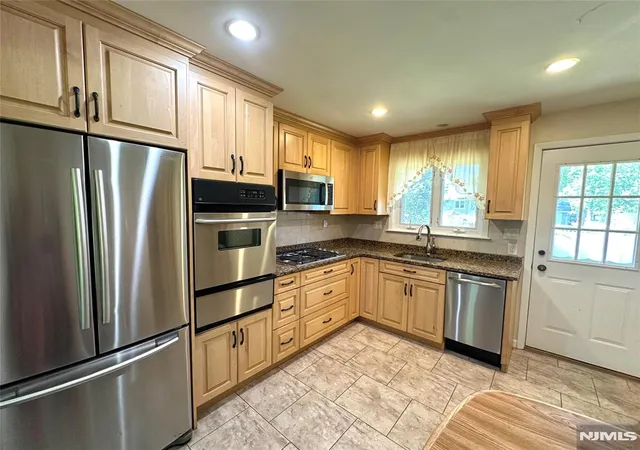 4th image of 622 Valley Ct, Twp Of Washington, NJ 07676 | MLS# 26020263