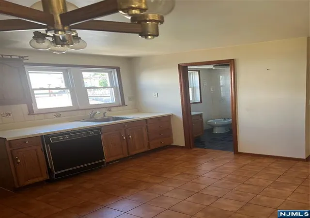 3rd image of 195 Walnut St, Newark, NJ 07105 | MLS# 26020265