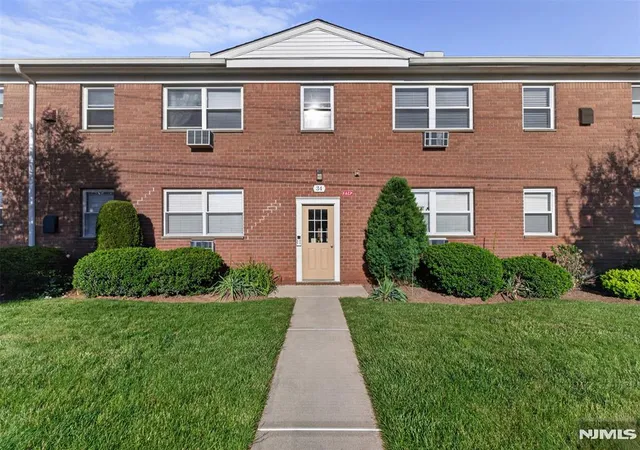 Homes for sale in Wayne, NJ | 34 Knox Ter #1A, Wayne, NJ 07470 | MLS# 26020273