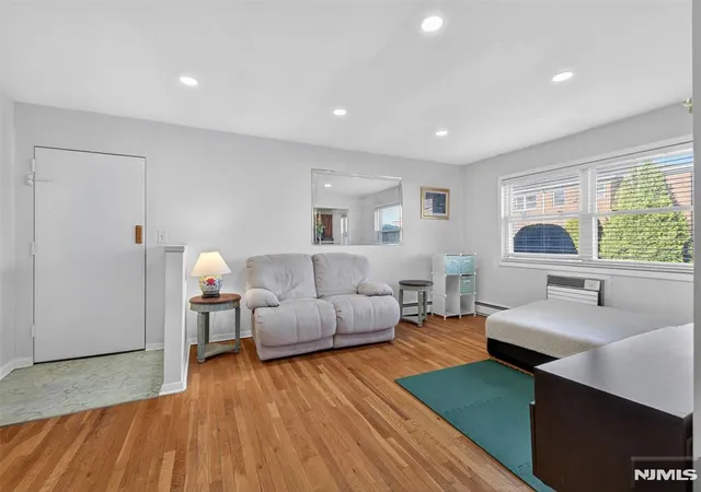 3rd image of 34 Knox Ter #1A, Wayne, NJ 07470 | MLS# 26020273