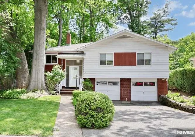 Homes for sale in Bergenfield, NJ | 65 Haven Ave, Bergenfield, NJ 07621 | MLS# 26020331