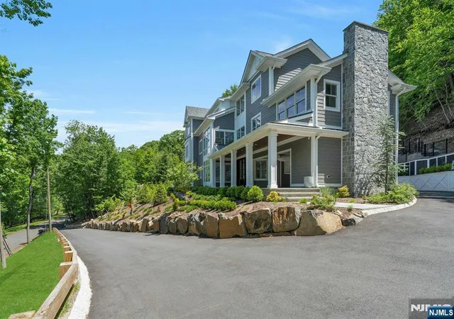 Homes for sale in Franklin Lakes, NJ | 976 Scioto Dr, Franklin Lakes, NJ 07417 | MLS# 26020353