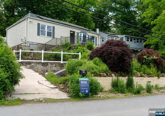 Homes for sale in Wanaque, NJ | 20 Greenwood Ave, Wanaque, NJ 07420 | MLS# 26020361