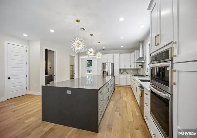 Homes for sale in River Edge, NJ | 33 Lincoln Ave, River Edge, NJ 07661 | MLS# 26020558