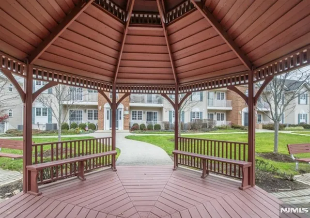 2nd image of 105 Roseland Ave, Caldwell, NJ 07006