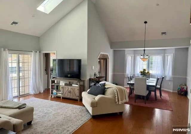 3rd image of 105 Roseland Ave, Caldwell, NJ 07006