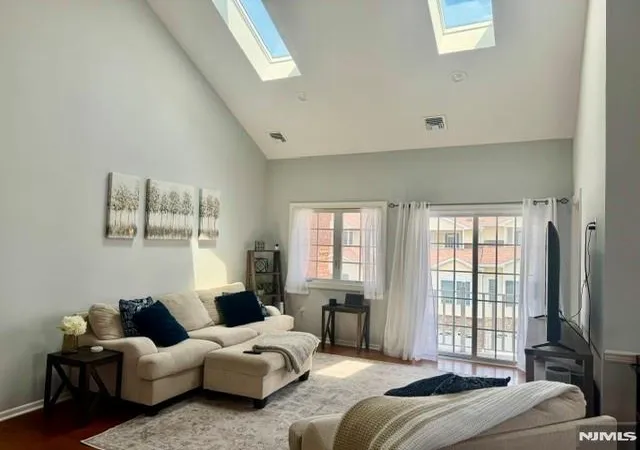 4th image of 105 Roseland Ave, Caldwell, NJ 07006