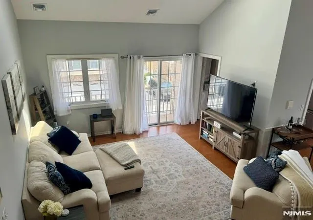 5th image of 105 Roseland Ave, Caldwell, NJ 07006