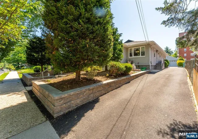 Photo 2 of House for sale at 72 Clarendon Pl, Hackensack, NJ 07601 | MLS# 26020605 | Listing updated on 2026-06-16