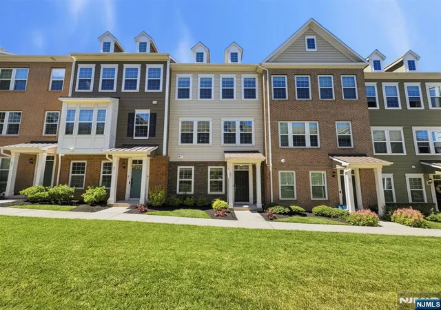 Homes for sale in Wood Ridge, NJ | 85 Truman Dr, Wood Ridge, NJ 07075 | MLS# 26020622