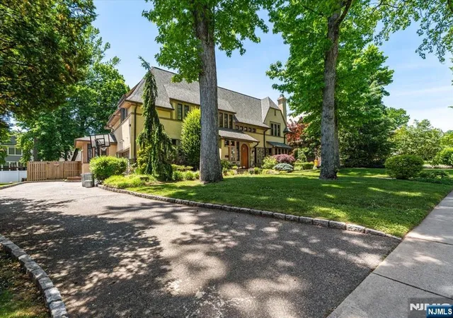 Homes for sale in Teaneck, NJ | 314 Winthrop Rd, Teaneck, NJ 07666 | MLS# 26020632