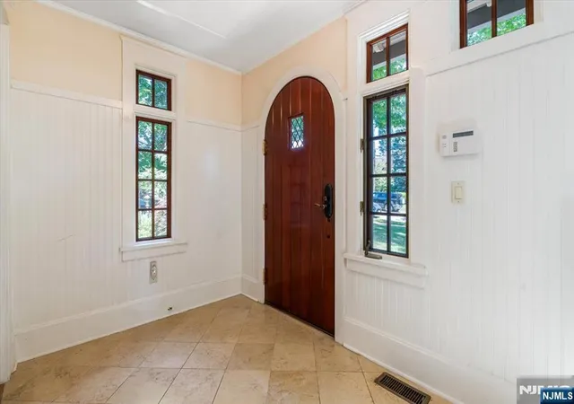 Photo 4 of Sale Pending at 314 Winthrop Rd, Teaneck, NJ 07666 | MLS# 26020632 | Listing updated on 2026-08-06
