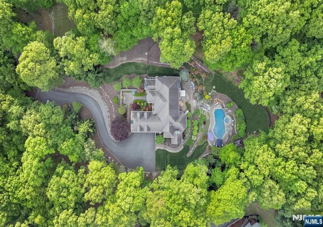 3rd image of 127 Waughaw Rd, Towaco, NJ 07082 | MLS# 26020675