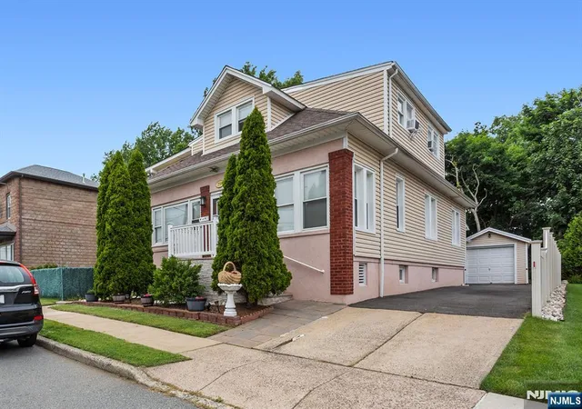 Homes for sale in Elmwood Park, NJ | 39 Chamberlain Ave, Elmwood Park, NJ 07407 | MLS# 26020695