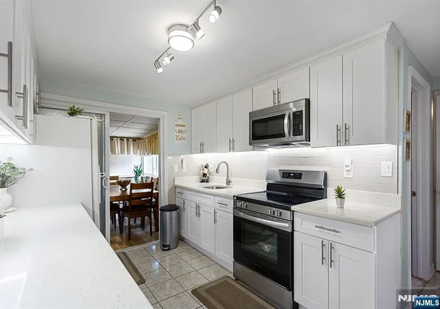 Homes for sale in Elmwood Park, NJ | 39 Chamberlain Ave, Elmwood Park, NJ 07407 | MLS# 26020695