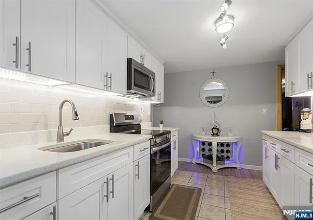 Homes for sale in Elmwood Park, NJ | 39 Chamberlain Ave, Elmwood Park, NJ 07407 | MLS# 26020695