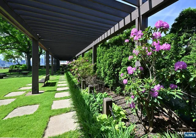 Homes for sale in Guttenberg, NJ | 7002 Boulevard East #5E, Guttenberg, NJ 07093 | MLS# 26020721