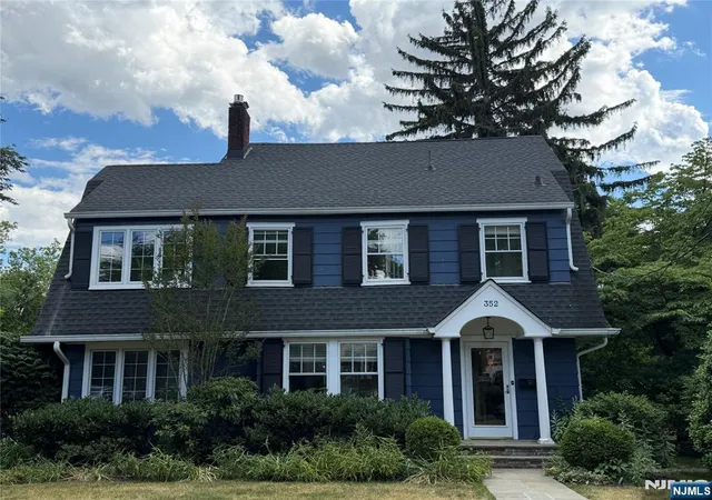 Homes for sale in Ridgewood, NJ | 352 Fairway Rd, Ridgewood, NJ 07450 | MLS# 26020731