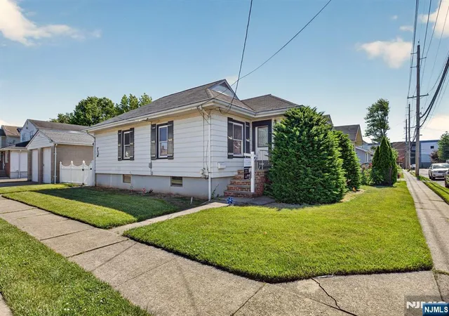 Homes for sale in Fair Lawn, NJ | 4 16 Bergen Ave, Fair Lawn, NJ 07410 | MLS# 26020734
