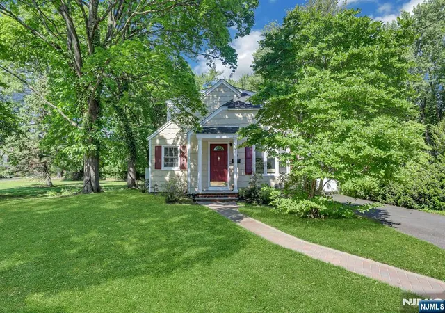 Homes for sale in Tenafly, NJ | 19 Harsen Rd, Tenafly, NJ 07670 | MLS# 26020737