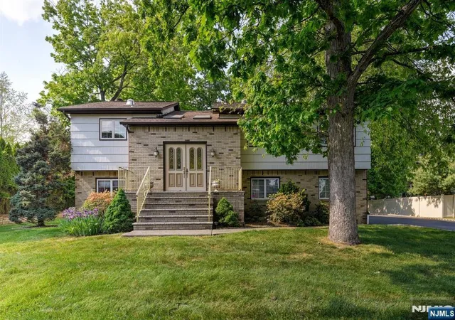 Photo 1 of Sale Pending at 11 Yellow Brick Rd, Wayne, NJ 07470 | MLS# 26020747 | Listing updated on 2026-09-08