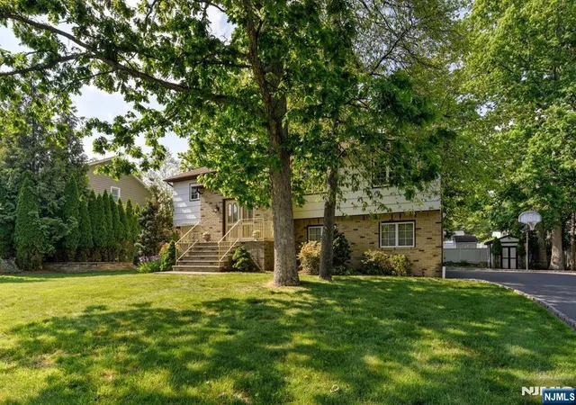 Photo 3 of Sale Pending at 11 Yellow Brick Rd, Wayne, NJ 07470 | MLS# 26020747 | Listing updated on 2026-09-08