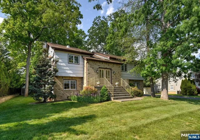 Photo 3 of Sale Pending at 11 Yellow Brick Rd, Wayne, NJ 07470 | MLS# 26020747 | Listing updated on 2026-09-08