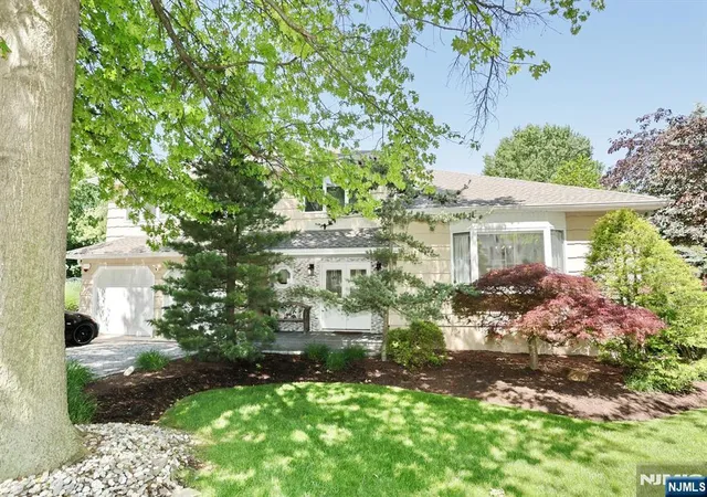 Homes for sale in Leonia, NJ | 517 Pine Hill Rd, Leonia, NJ 07605 | MLS# 26020763
