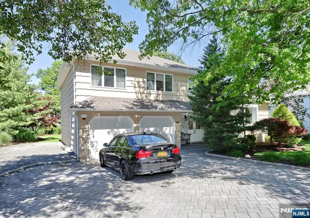Homes for sale in Leonia, NJ | 517 Pine Hill Rd, Leonia, NJ 07605 | MLS# 26020763