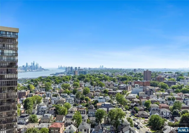 Homes for sale in Cliffside Park, NJ | 300 Winston, Cliffside Park, NJ 07010 | Houzeo