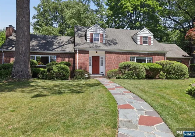 Homes for sale in Tenafly, NJ | 1 S Park Dr, Tenafly, NJ 07670 | MLS# 26020784