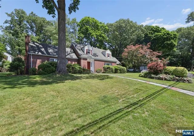 Homes for sale in Tenafly, NJ | 1 S Park Dr, Tenafly, NJ 07670 | MLS# 26020784