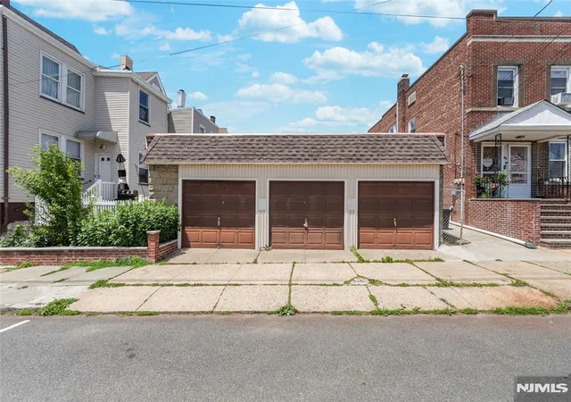Homes for sale in Kearny, NJ | 105 Bergen Ave, Kearny, NJ 07032 | MLS# 26020793