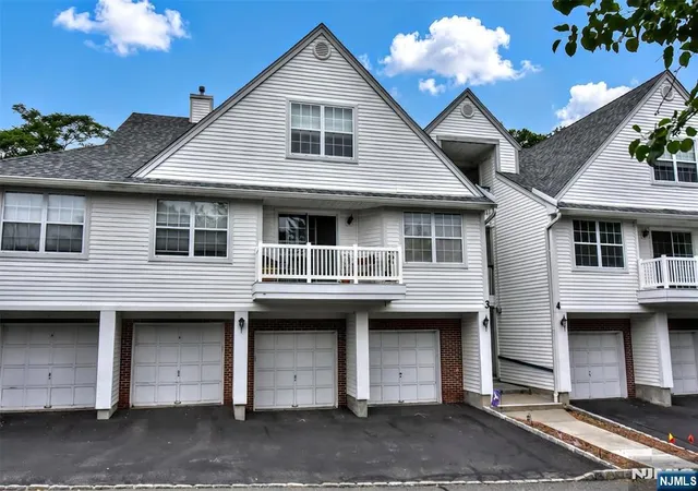 Homes for sale in Waldwick, NJ | 3 1 Vernon Ct, Waldwick, NJ 07463 | MLS# 26020813