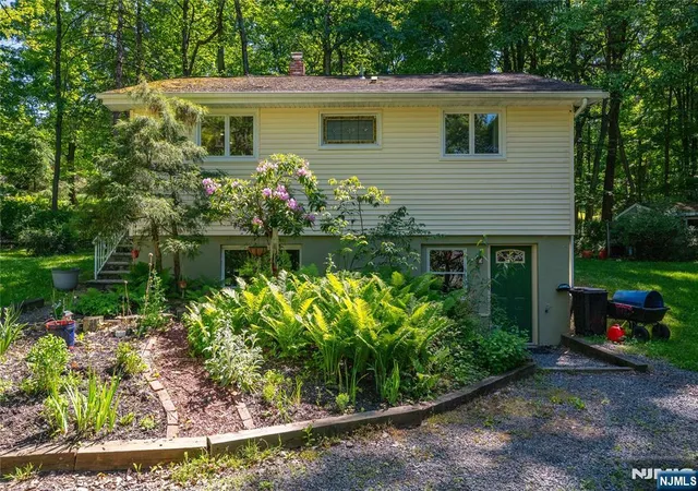 Homes for sale in Sparta, NJ | 35 Windy Bush Ln, Sparta, NJ 07871 | MLS# 26020844