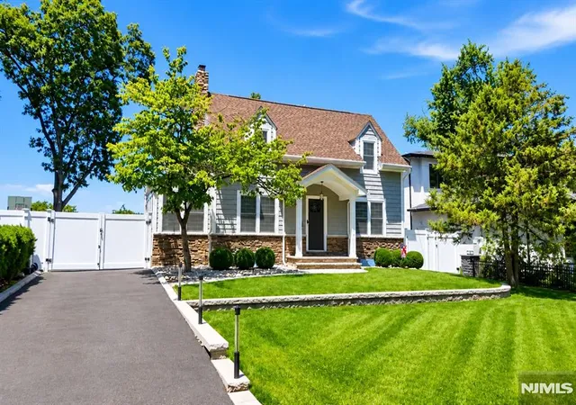 Homes for sale in Paramus, NJ | 307 Farview Ave, Paramus, NJ 07652 | MLS# 26020871
