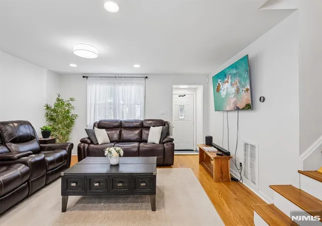 Homes for sale in Lyndhurst, NJ | 433 Fern Ave, Lyndhurst, NJ 07071 | MLS# 26020898