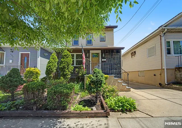 Homes for sale in Secaucus, NJ | 288 Maple St, Secaucus, NJ 07094 | MLS# 26020916