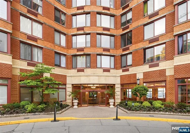 3rd image of 100 Old Palisade Rd #1613, Fort Lee, NJ 07024 | MLS# 26020933