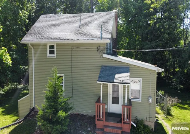 Photo 1 of Sale Pending at 116 Railroad Ave, Mahwah, NJ 07430 | MLS# 26020940 | Listing updated on 2026-09-11