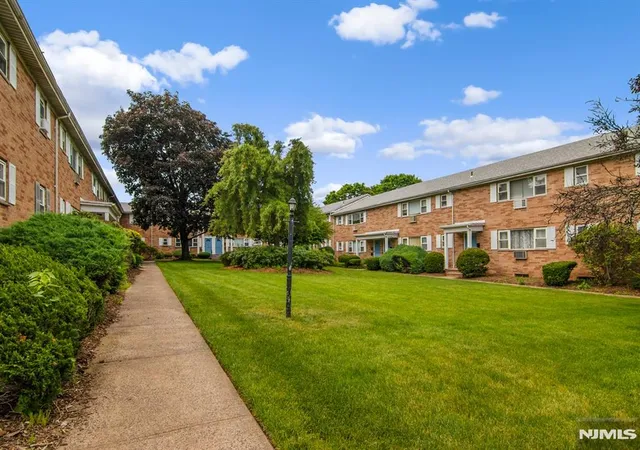 Homes for sale in Fair Lawn, NJ | 2 02 Virginia Drive, Fair Lawn, NJ 07410 | Houzeo