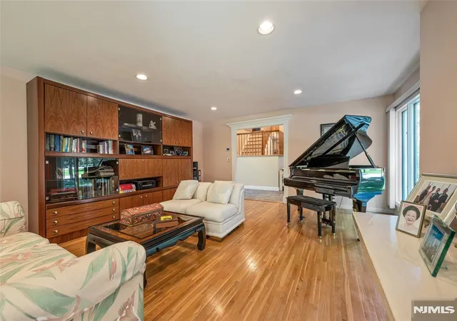 Homes for sale in Upper Saddle River, NJ | 59 Deerfield Ln, Upper Saddle River, NJ 07458 | MLS# 26020992